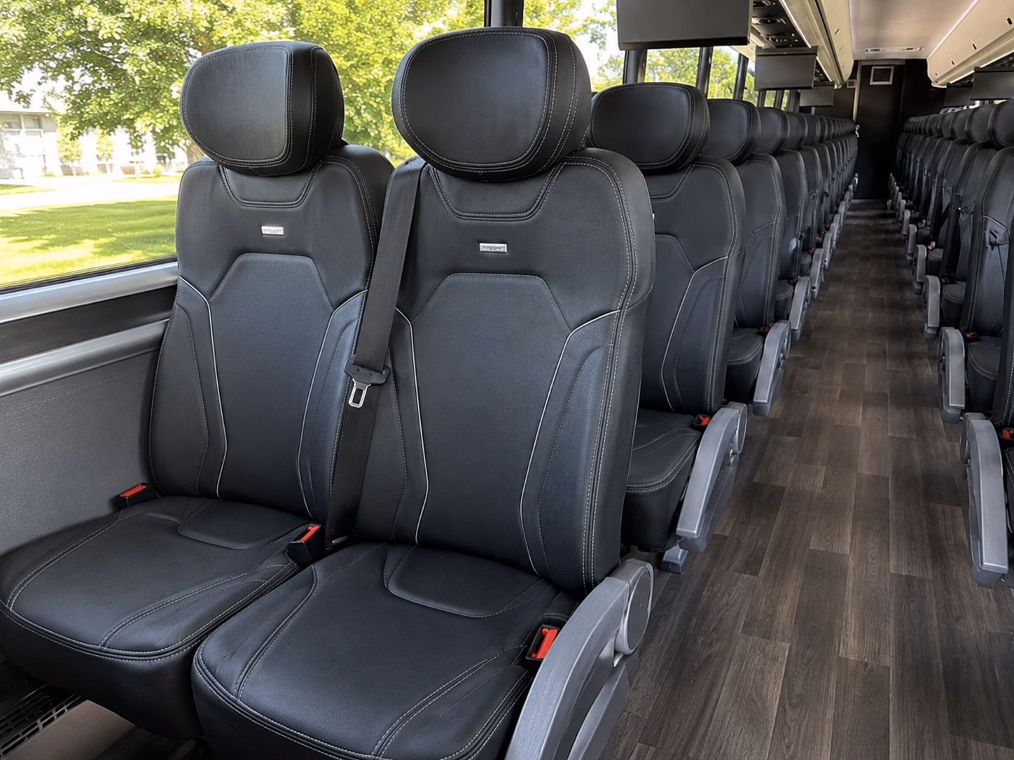 cross state lines into arkansas wine country with a charter bus from memphis